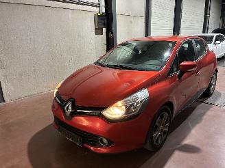 Damaged car Renault Clio RENAULT CLIO 1.5D 2014 2014/7