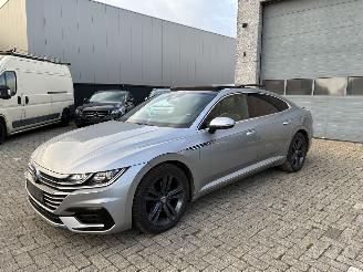 Voiture accidenté Volkswagen Arteon VW ARTEON 2.0D DSG R LINE 2018 2018/9