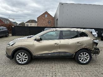 damaged passenger cars Renault Kadjar RENAULT KADJAR 1.6D 2016 2016/6
