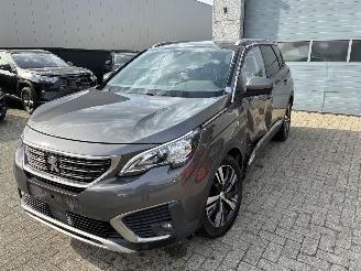Vaurioauto  passenger cars Peugeot 5008 PEUGEOT 5008 1.5D 2019 2019/7