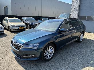 uszkodzony samochody osobowe Skoda Superb SKODA SUPERB 2.0D DSG 2022 2022/4