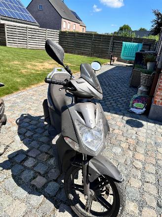 Sym  2 X SCOOTER 125 GEEN SLEUTEL GEEN DOCUMENT picture 6