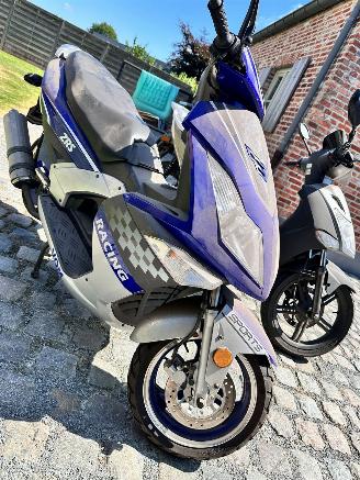dommages scooters Sym  2 X SCOOTER 125 GEEN SLEUTEL GEEN DOCUMENT 1925/1