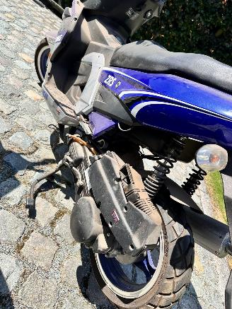 Sym  2 X SCOOTER 125 GEEN SLEUTEL GEEN DOCUMENT picture 11