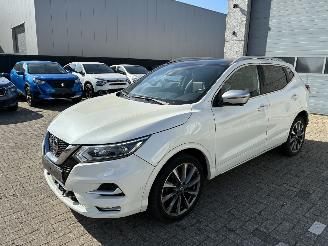Vaurioauto  passenger cars Nissan Qashqai NISSAN QASHQAI 1.3I 2019 2019/10