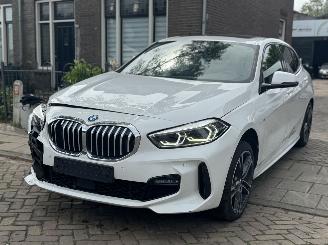 damaged passenger cars BMW 1-serie 118i M PAKKET AUTOMAAT SCHUIFDAK 2023/1