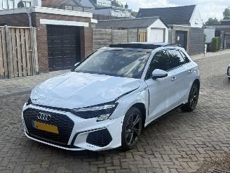 Unfallwagen Audi A3 40 TFSI S Line PANO 2021/1