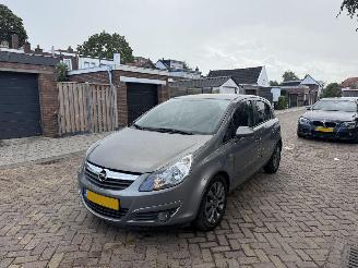 Schadeauto Opel Corsa 1.2-16V \'111\' Edition 2010/1