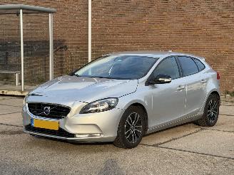 uszkodzony samochody osobowe Volvo V-40 1.6 T4 AUTOMAAT 2014/1
