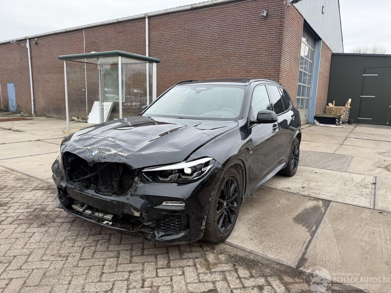BMW X5 45e M PAKKET 210 KW X DRIVE!