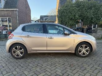 Peugeot 208 1.6 e-HDi Allure  NAP picture 4