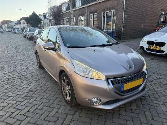 Peugeot 208 1.6 e-HDi Allure  NAP picture 6