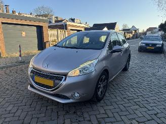 škoda osobní automobily Peugeot 208 1.6 e-HDi Allure  NAP 2012/1