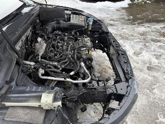 Volkswagen Golf 2.0 TDI AUTOMAAT 150 PK PANO picture 30