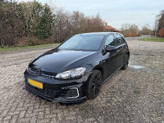 krockskadad bil auto Volkswagen Golf 1.4 TSI GTE DSG 2017/1