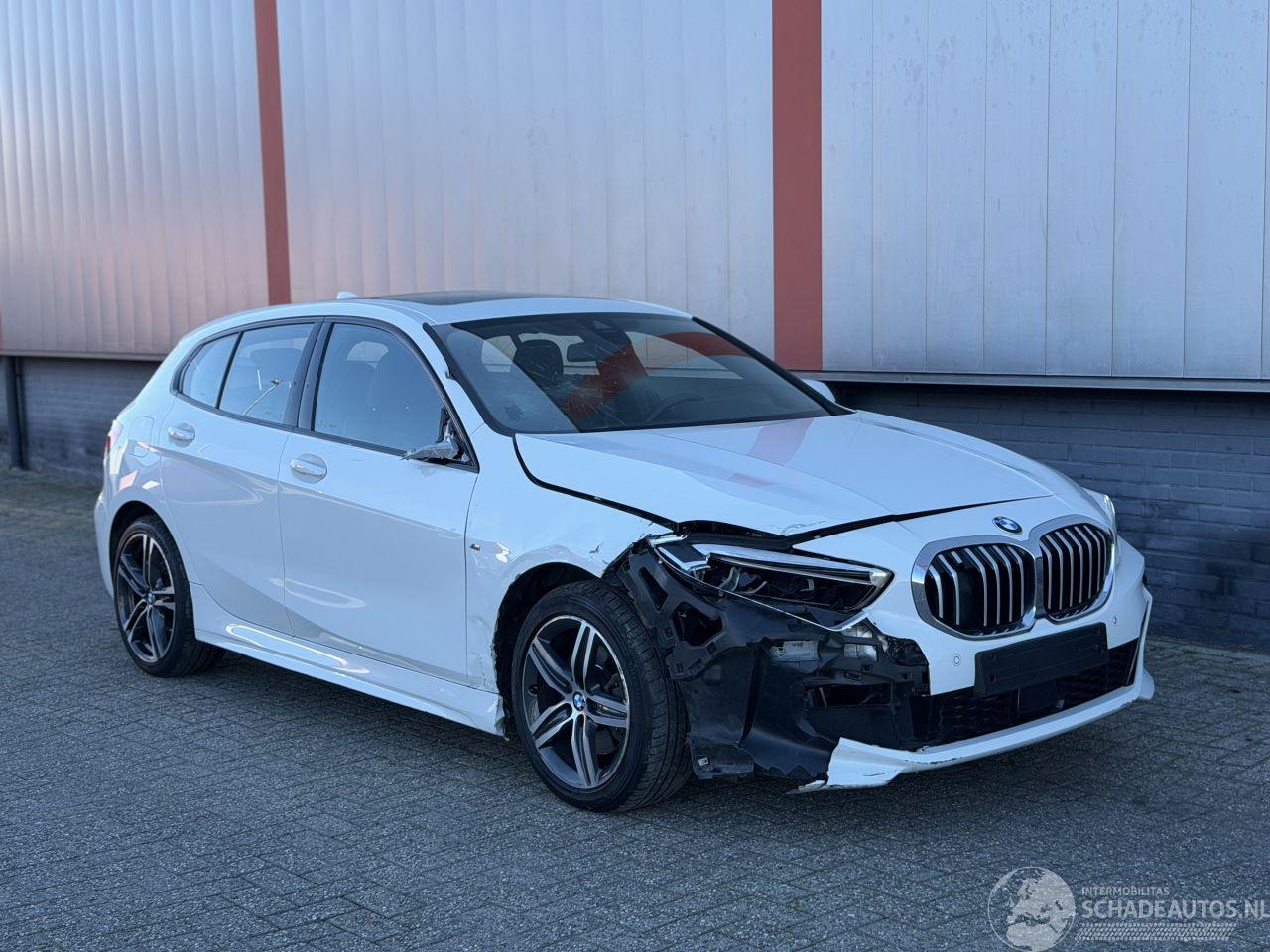 BMW 1-serie 118i M PAKKET AUTOMAAT SCHUIFDAK