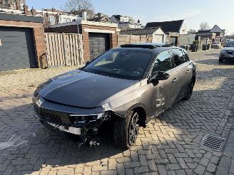 krockskadad bil auto Opel Astra hybrid 1.6 ULTIMATE 132 kw AUTOMAAT NEW MODEL 2023/1