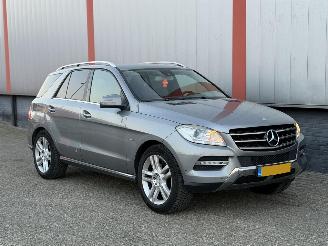 skadebil auto Mercedes ML 250 Bluetec Edition 1 EURO 6 Luchtvering 2011/1