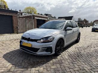 Volkswagen Golf 2.0 TSI GTI Performance picture 2