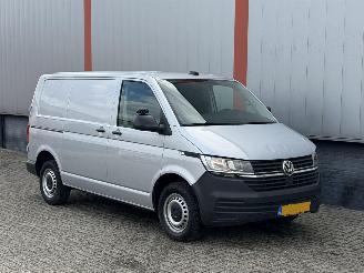 Damaged car Volkswagen Transporter 2.0 TDI L1H1 28 Bulli AUTOMAAT 2020/1