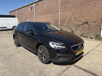 Vaurioauto  passenger cars Volvo V-40 2.0 D2 Cross Country AUTOMAAT NAP 2016/1