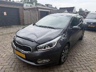 skadebil auto Kia Cee d AUTOMAAT 2014/1