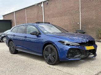 Auto incidentate Volkswagen Passat 1.5 eHybrid R LINE 2025/1