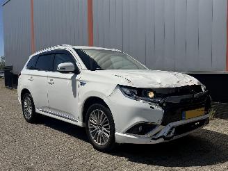 krockskadad bil auto Mitsubishi Outlander 2.5 PHEV Intense + 2020/1