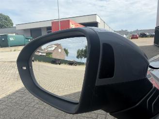 Volkswagen Golf 1.5 eTSI R Line PANO picture 16