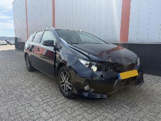 Auto incidentate Toyota Auris Touring Sports 1.8 hybride 2014/1