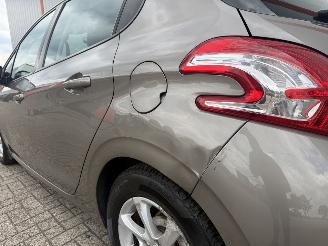 Peugeot 208 1.4 e-HDi Blue Lease picture 16