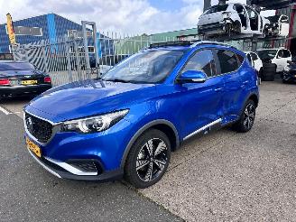 uszkodzony samochody osobowe MG ZS MG ZS EV LUXURY 45KWH 2020/8