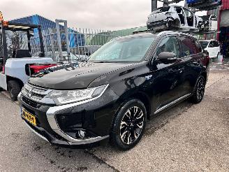 damaged passenger cars Mitsubishi Outlander 2.0 PHEV EXECUTIVE EDITION 2015/12