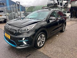 Vaurioauto  passenger cars Kia Niro DYNAMIC PLUS LINE 64 KWH / OPENDAK 2021/8