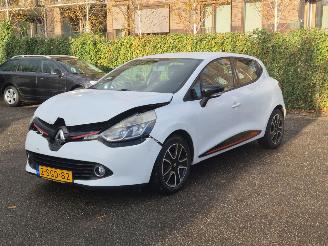 skadebil auto Renault Clio 0.9 TCe EXPERSSION 2013/9