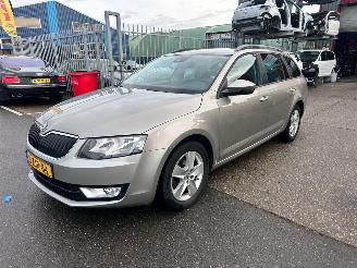 Schadeauto Skoda Octavia 1.6 TDI GREENLINE 2014/12