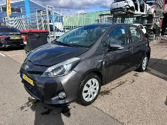Schadeauto Toyota Yaris 1.5 FULL HYBRIDE 2014/4