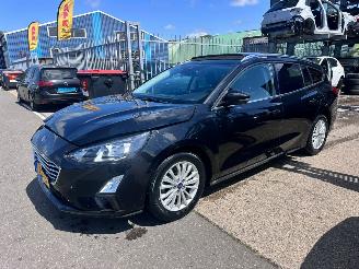 krockskadad bil auto Ford Focus 1.0 EcoBoost Hybride / PANO / TITANIUM 2020/11