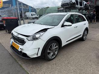 Voiture accidenté Kia Niro 1.6 GDI HYBRIDE 2019/6
