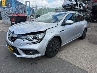 Damaged car Renault Mégane 1.5 DCI LIMITED / AUTOMAAT 2018/4