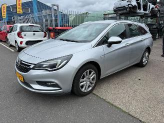 krockskadad bil auto Opel Astra 1.6 CDTI / AUTOM / SPORTS TOURER 2017/6