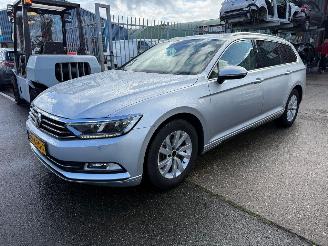 damaged passenger cars Volkswagen Passat 1.6 TDI / DSG / 2018/1