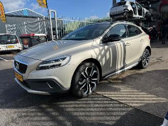 skadebil auto Volvo V-40 2.0 D4 NORDIC + CROSS COUNTRY / PANO / LEER 2016/11