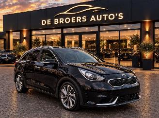 damaged passenger cars Kia Niro 1.6 GDI HYBRIDE / SCHUIFDAK 2017/1