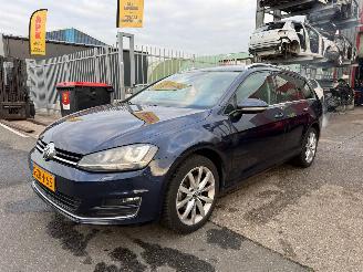 Damaged car Volkswagen Golf 1.6 TDI / DSG / PANO / HIGHLINE 2015/3