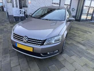 Unfallwagen Volkswagen Passat 1.4 TSI COMFORTLINE BLUEMOTION AUTOMAAT 2011/11