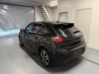 Peugeot 208  picture 6