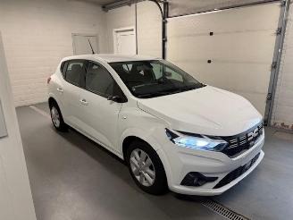 krockskadad bil auto Dacia Sandero  2023/5