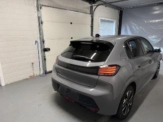 Peugeot 208  picture 6