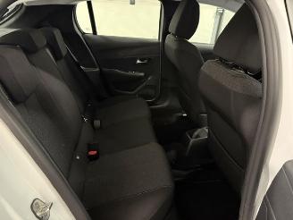 Peugeot 208  picture 13